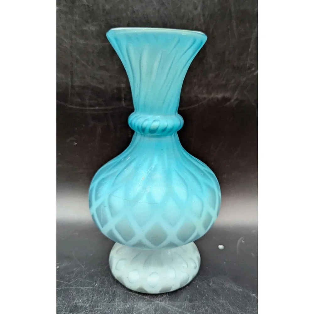 Vintage Blue Quilted Mother Of Pearl MOP Diamond Point Vase 7